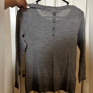 Loft sweater perfect for this weather.
Color grey 
Size XS